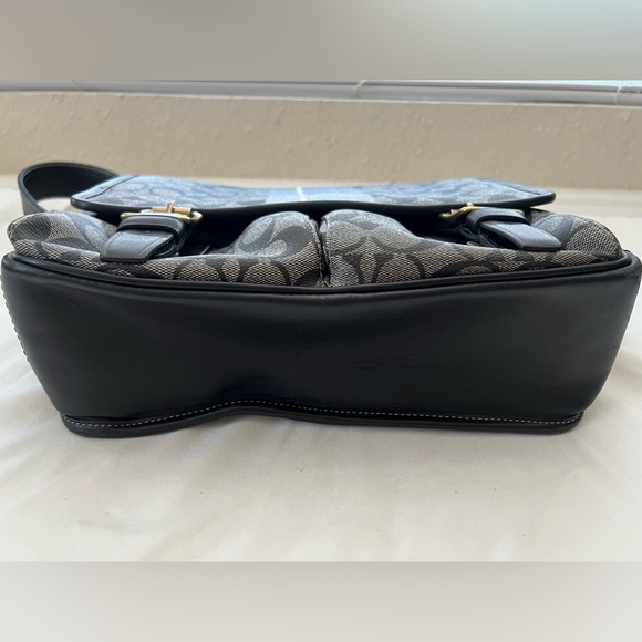 Coach 70077 Signature Shoulder Bag PVC PRE-OWNED - Picture 8 of 13